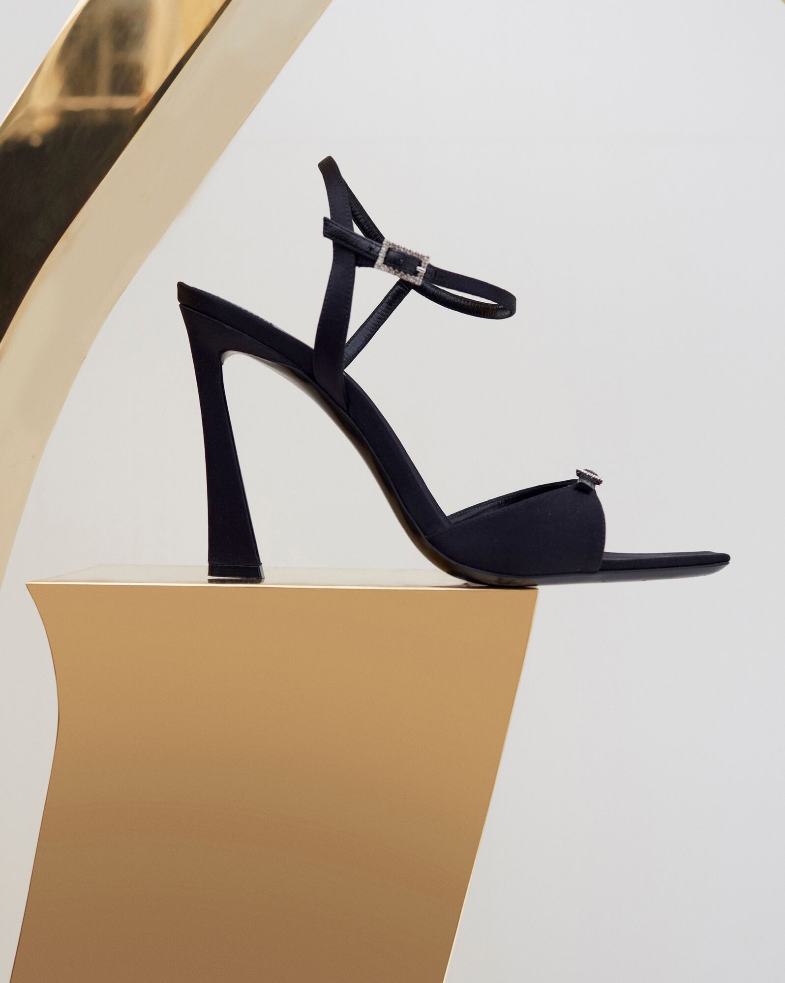 YSL Venue Sandals In Crepe Satin Black | YDSBE3864